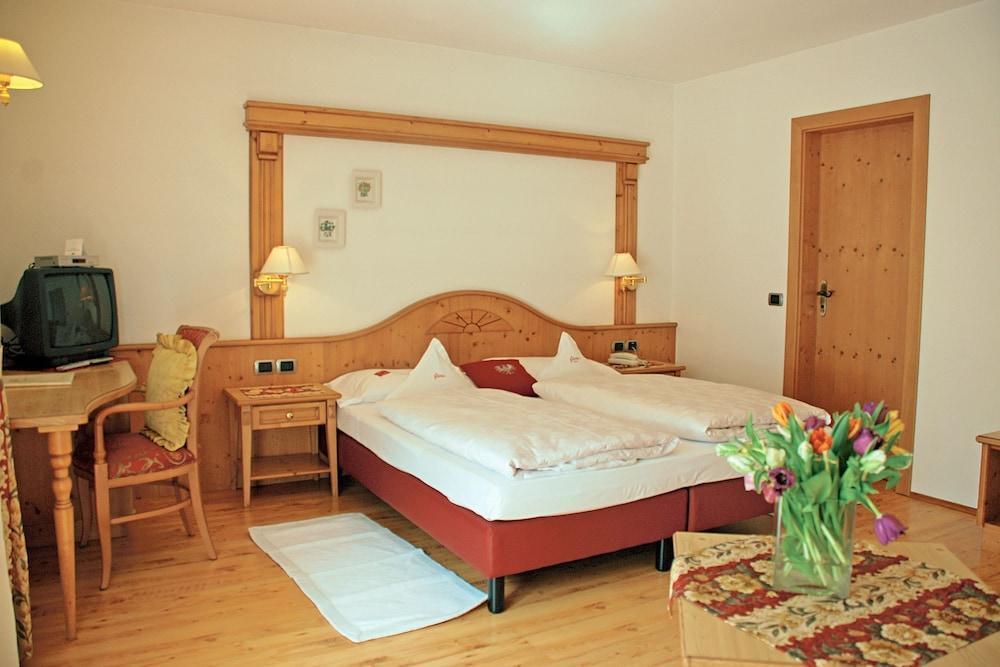 Hotel Flora Selva di Val Gardena Exterior photo