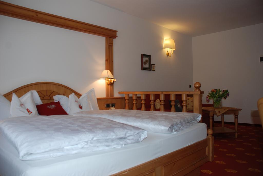 Hotel Flora Selva di Val Gardena Room photo