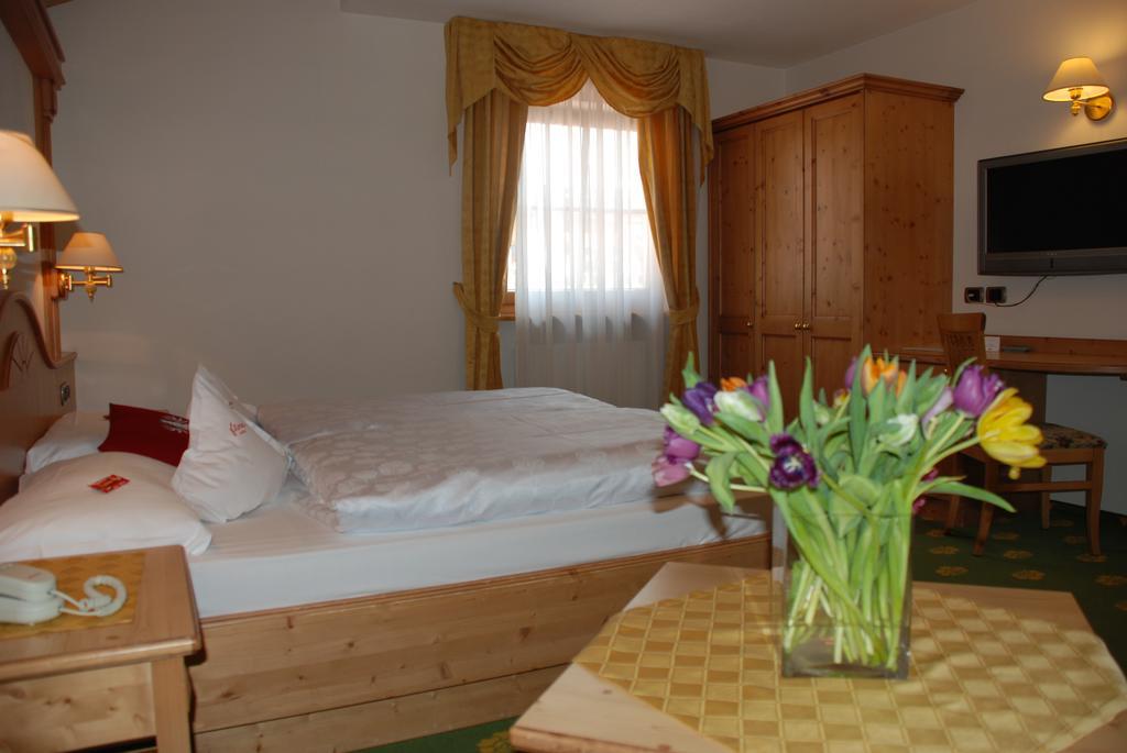 Hotel Flora Selva di Val Gardena Room photo