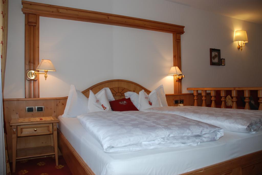 Hotel Flora Selva di Val Gardena Room photo