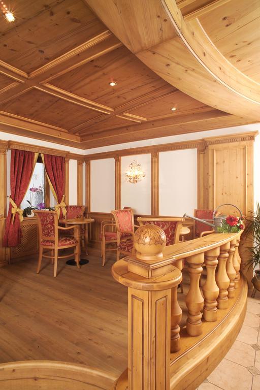 Hotel Flora Selva di Val Gardena Exterior photo