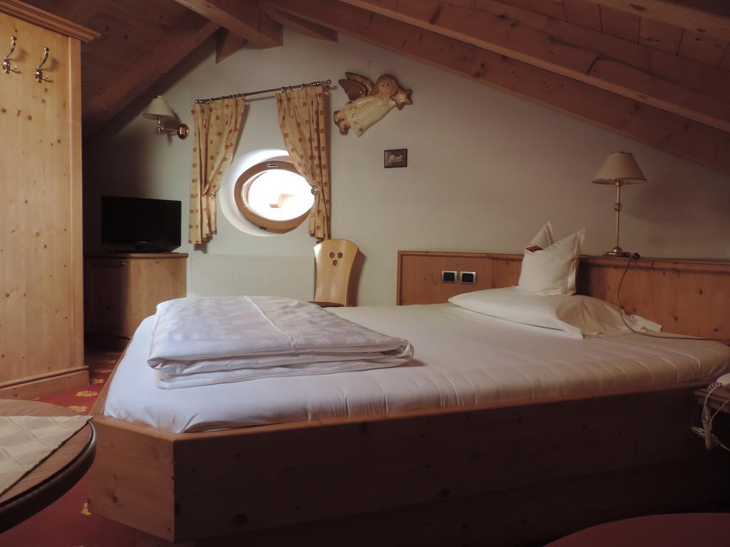 Hotel Flora Selva di Val Gardena Room photo