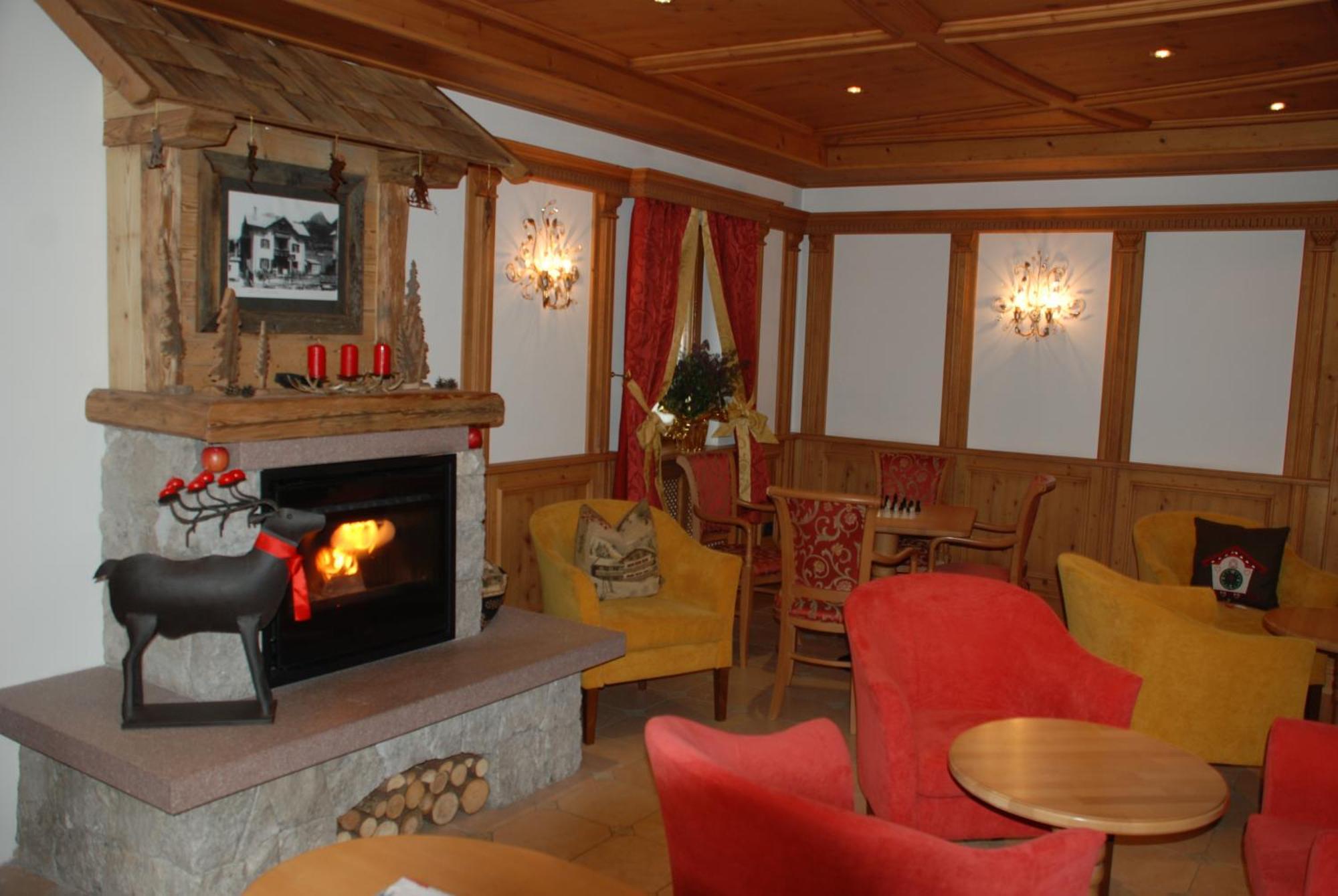 Hotel Flora Selva di Val Gardena Exterior photo